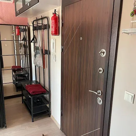 Apartment Cozy 7 Minutes From The Sea With A Large Terrace